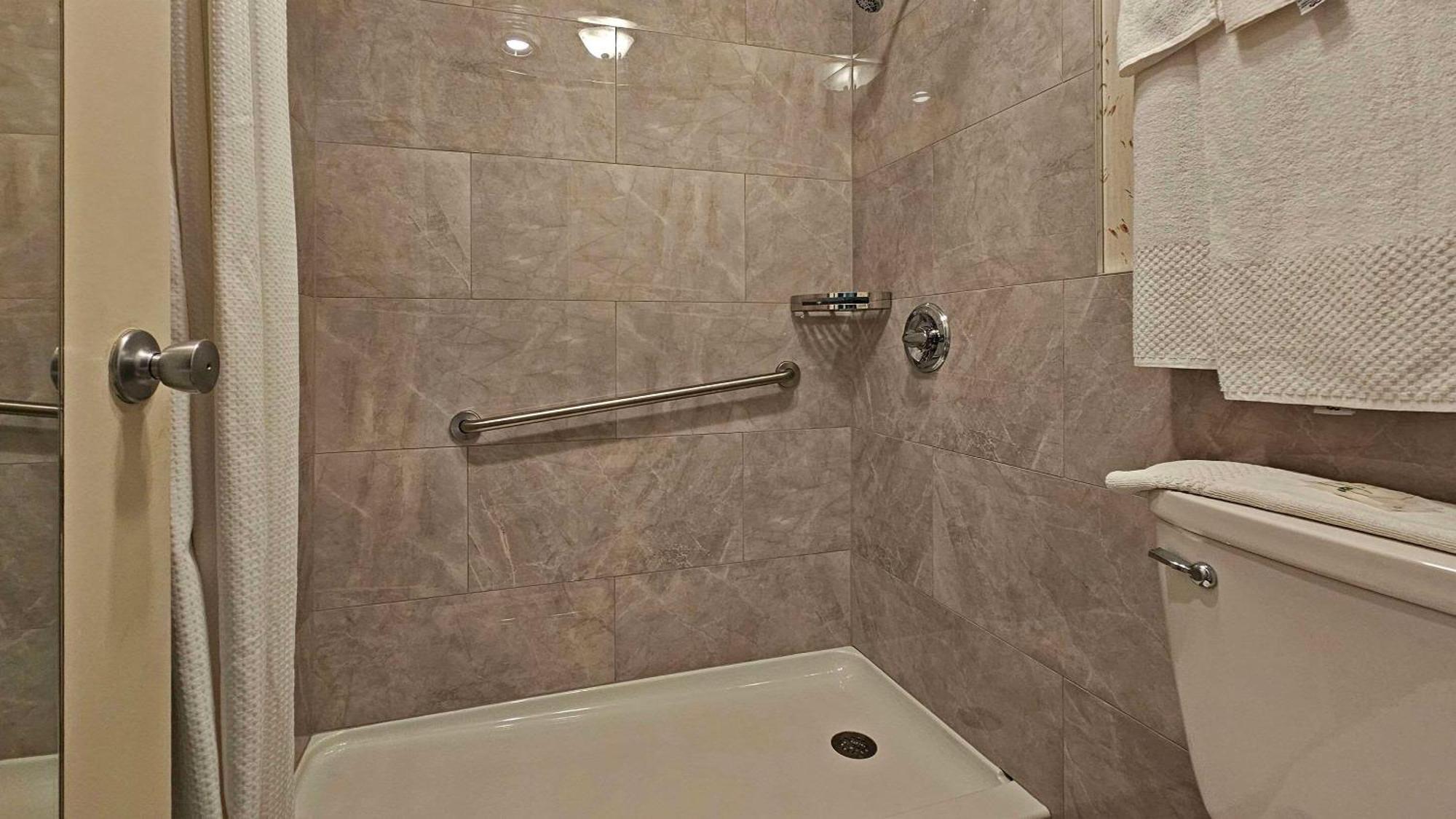 Quality Inn Ennis Exteriör bild